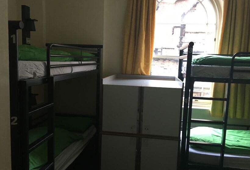 Bed in Shared Room with Shared Bathroom, Yha London St Paul S