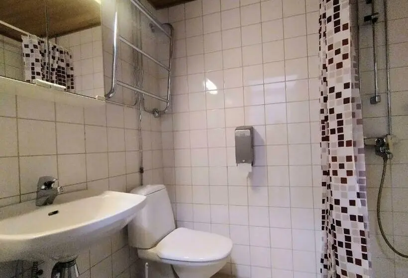 スタンダード4人部屋, Li Kerava