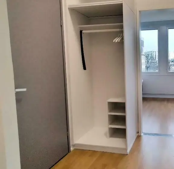 スタンダード4人部屋, Li Kerava