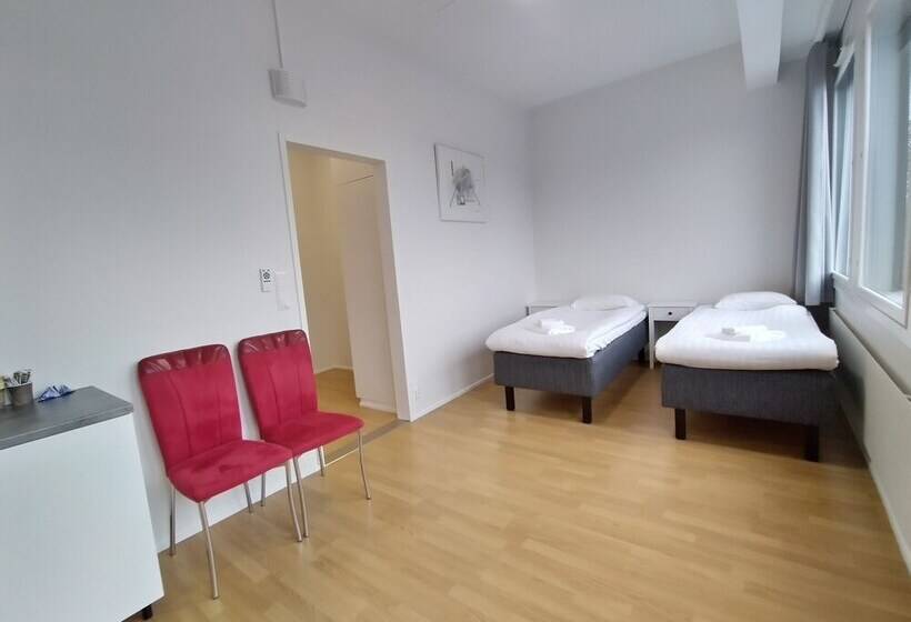 غرفة عائلية, Li Kerava