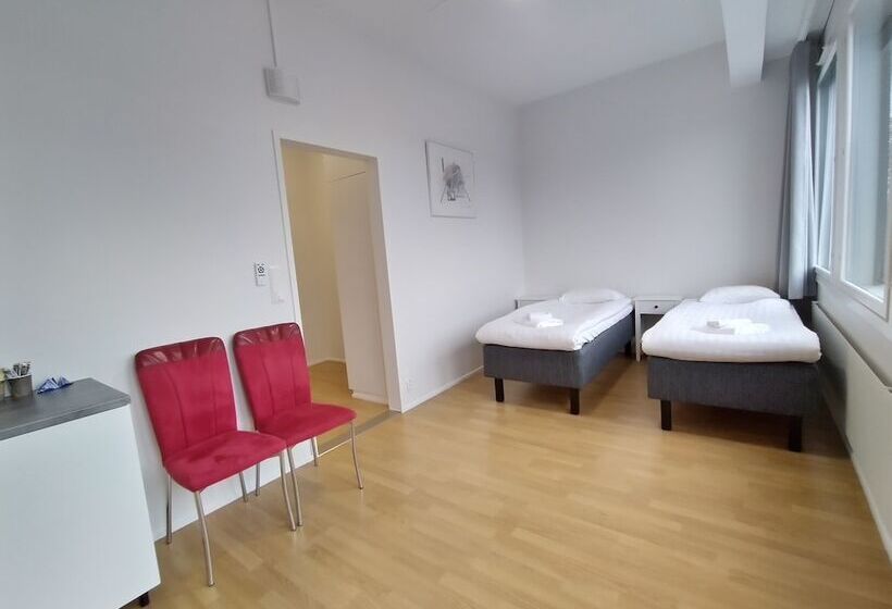 غرفة عائلية, Li Kerava