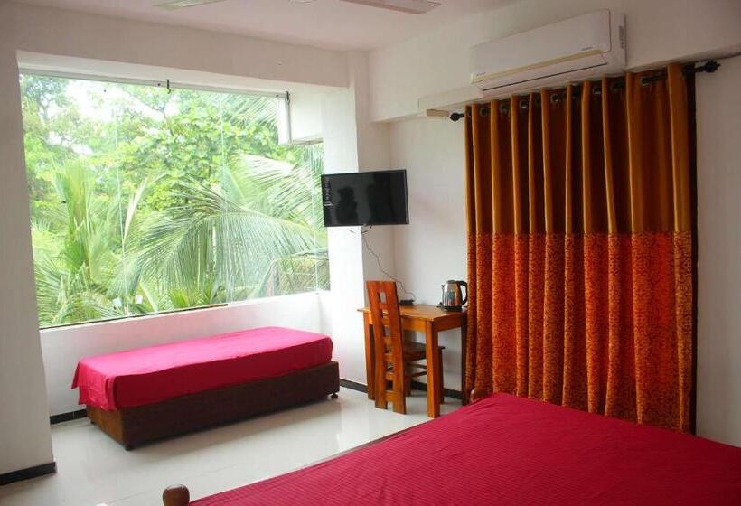 اتاق لوکس سه تخته, Heritage Eco Resort Kelaniya