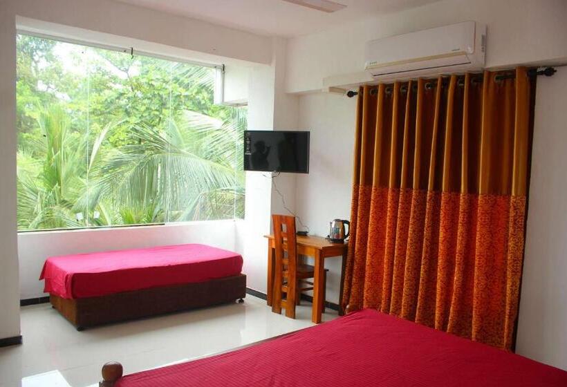 اتاق لوکس سه تخته, Heritage Eco Resort Kelaniya