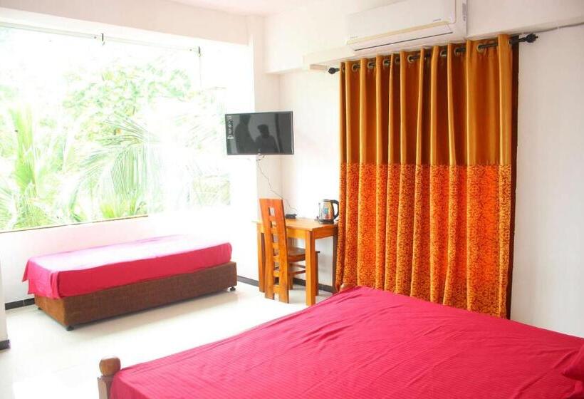 اتاق لوکس سه تخته, Heritage Eco Resort Kelaniya