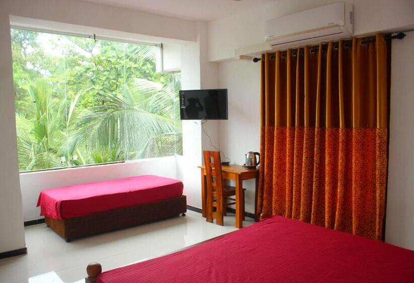 اتاق لوکس سه تخته, Heritage Eco Resort Kelaniya