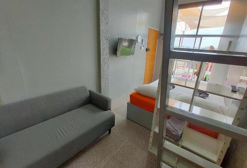 디럭스 스튜디오, Entropy Apartment