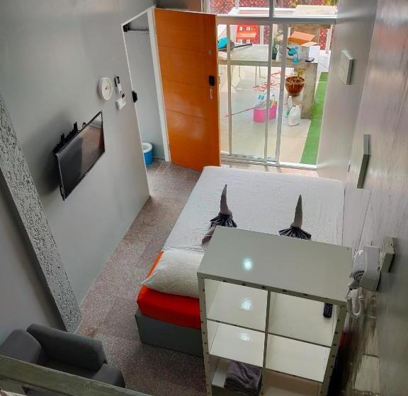 디럭스 스튜디오, Entropy Apartment