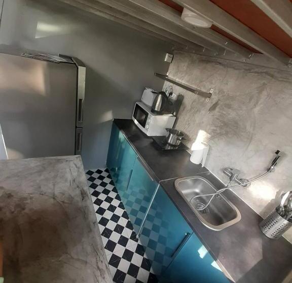 침실 1개 테라스 아파트, Entropy Apartment