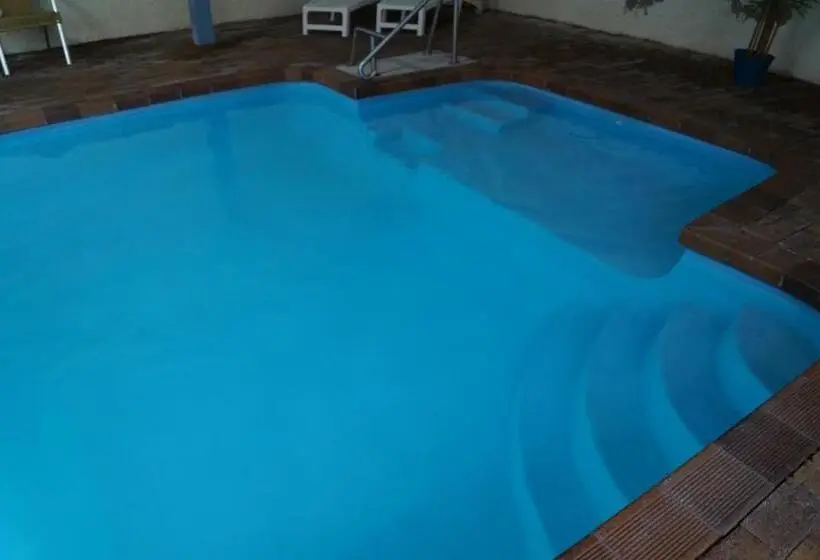 デラックススイート, Magdala Motor Lodge & Lakeside Restaurant