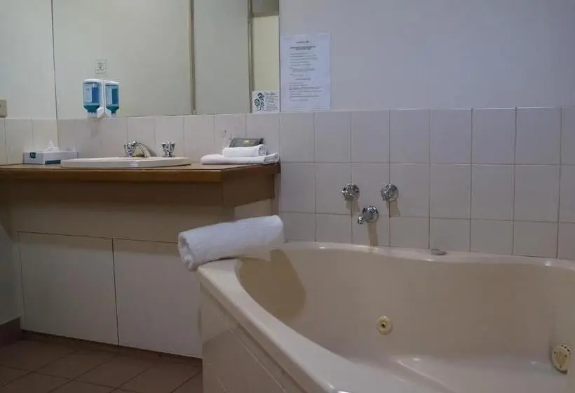 デラックススイート, Magdala Motor Lodge & Lakeside Restaurant