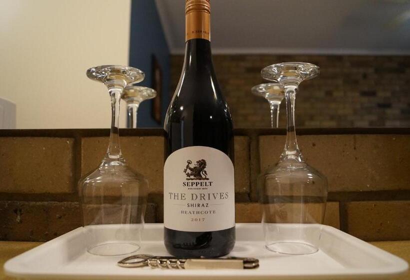 חדר דלוקס עם מיטת קינג, Magdala Motor Lodge & Lakeside Restaurant