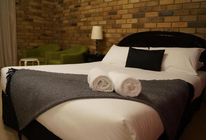 Superior suite with lake view, Magdala Motor Lodge & Lakeside Restaurant