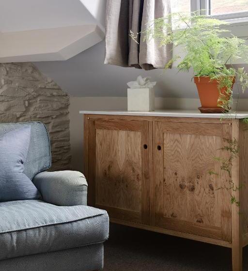 Deluxe Room King Size Bed, Chestnut Villa