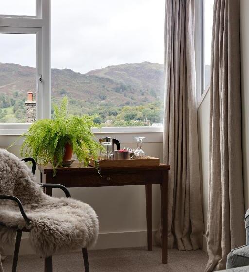 Deluxe Room King Size Bed, Chestnut Villa