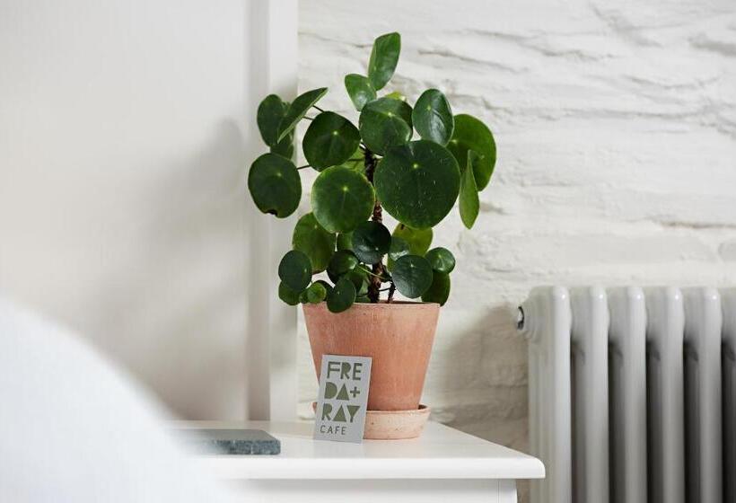 Deluxe Room King Size Bed, Chestnut Villa