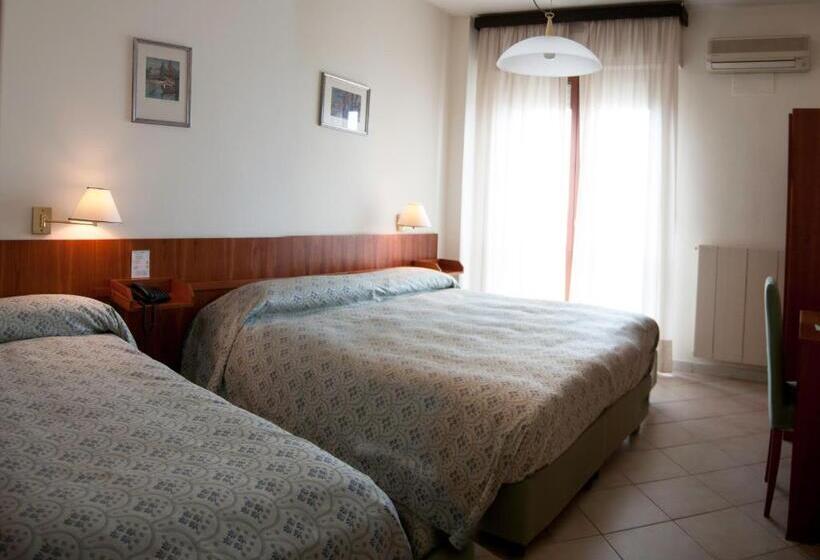 اتاق استاندارد سه نفره, Boston