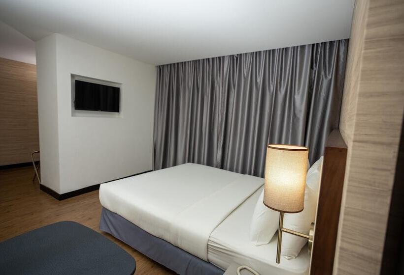 Люкс Клуб, Citrus Hotel Johor Bahru By Compass Hospitality