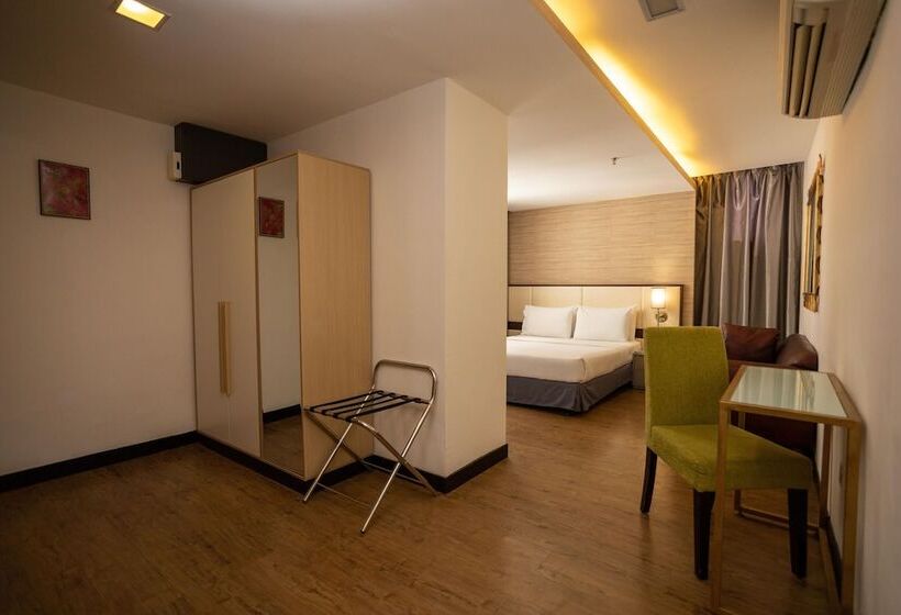 Люкс Клуб, Citrus Hotel Johor Bahru By Compass Hospitality