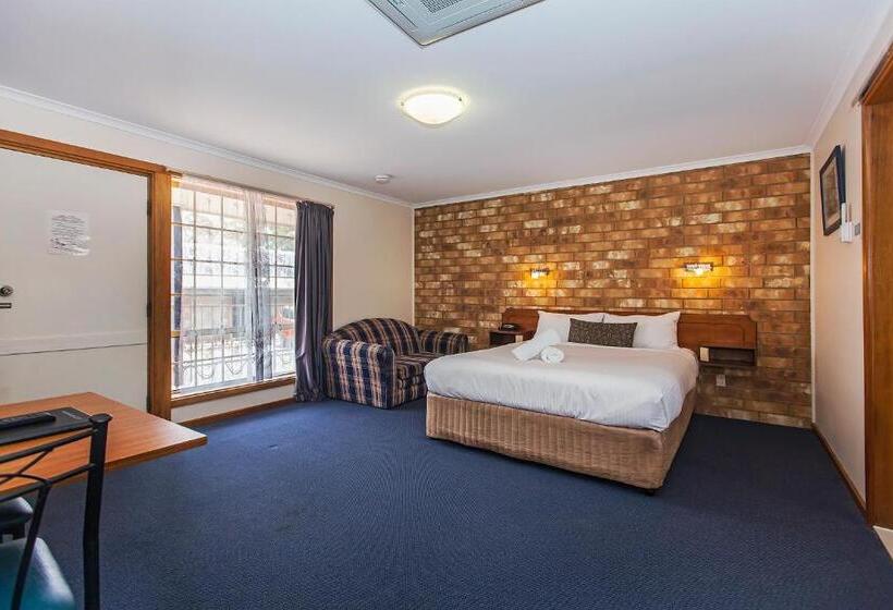 家庭间, Clare Central