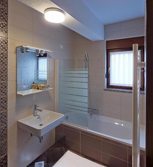 エコノミールーム, Degenija