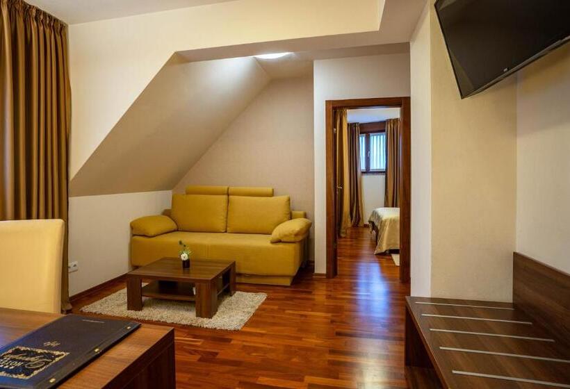 スイート, Degenija