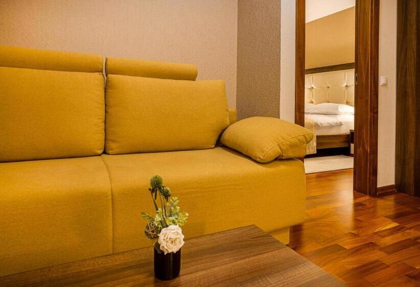 スイート, Degenija