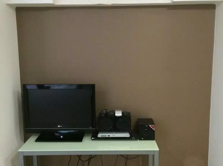 スタンダードスタジオ, Fiori Apartments