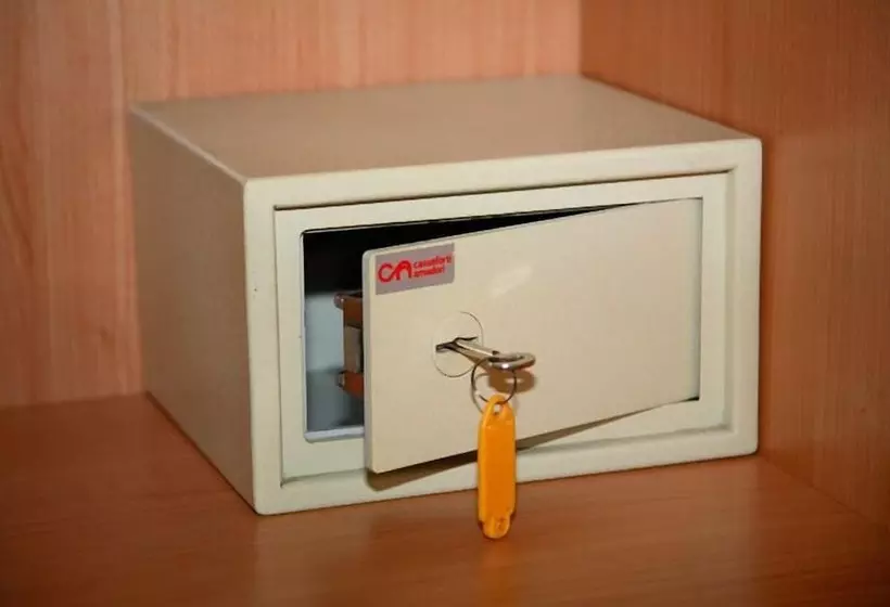 Standard Yhden Hengen Huone, Graziella
