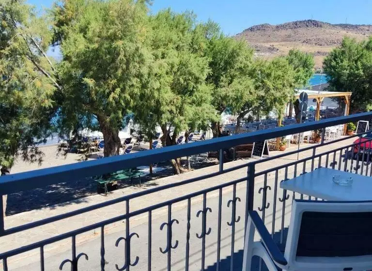 اتاق استاندارد با چشمانداز دریا, Ilion