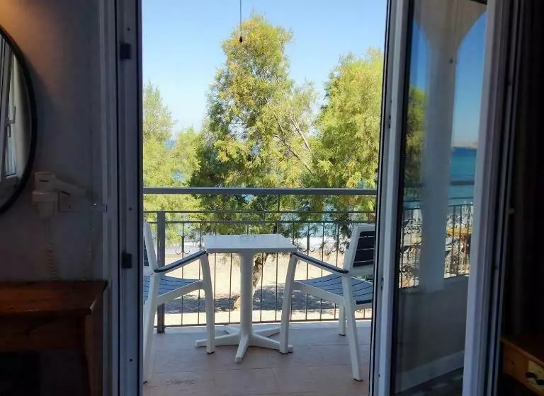 اتاق استاندارد با چشمانداز دریا, Ilion