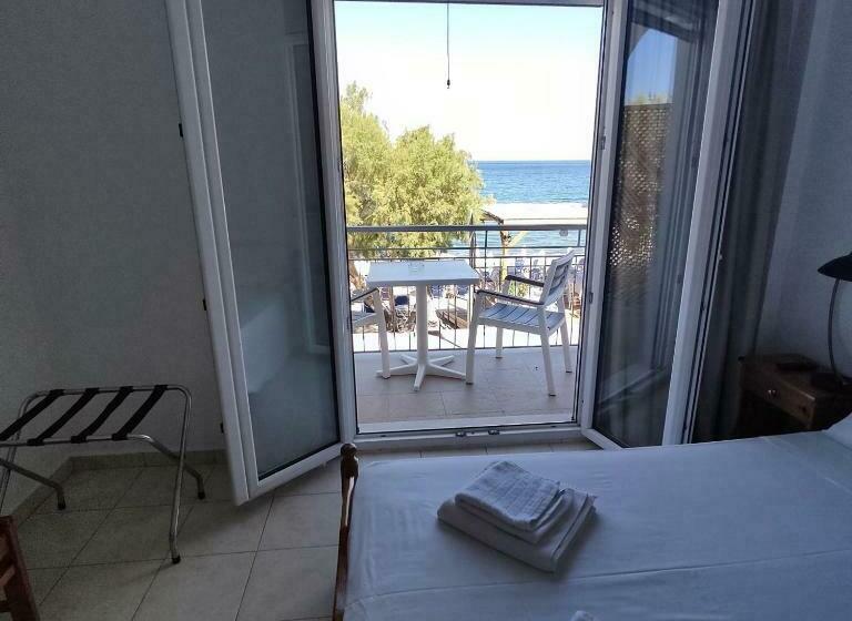 Triple Room Sea View, Ilion