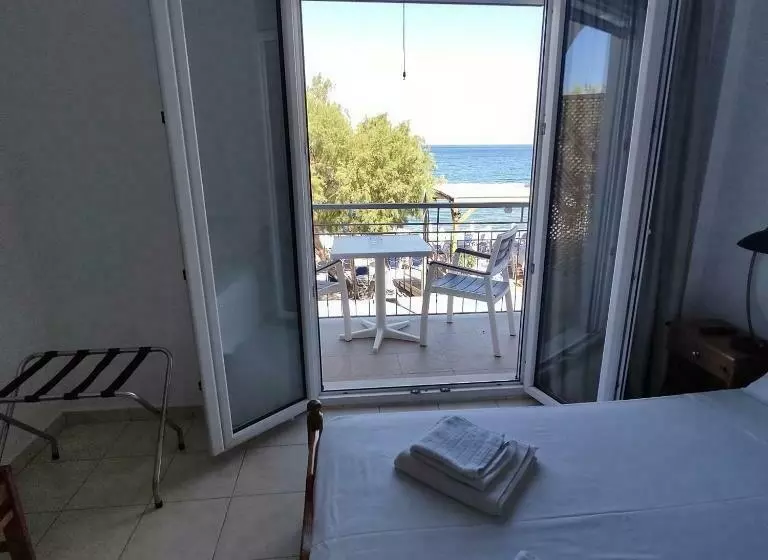 Triple Room Sea View, Ilion