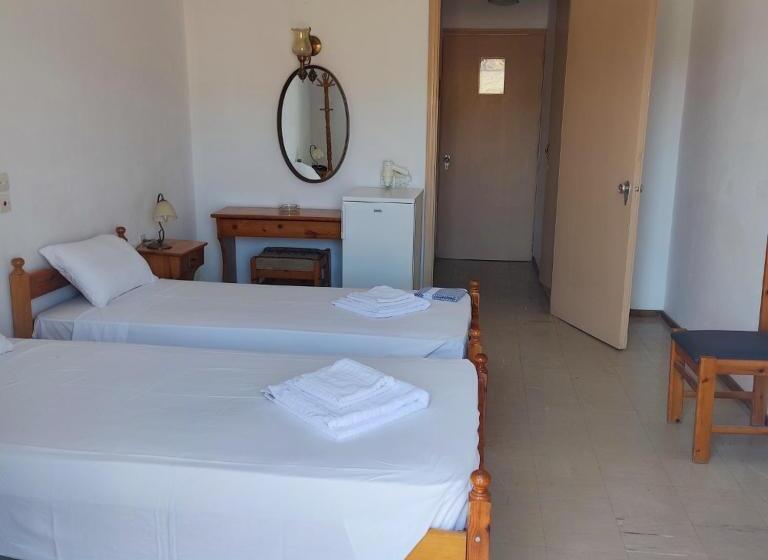 带观景的标准间, Ilion