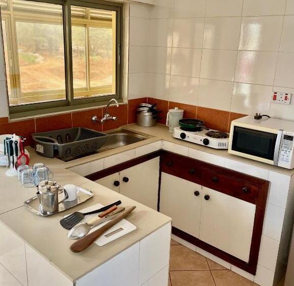 استودیوی استاندارد, Kenya Comfort Suites