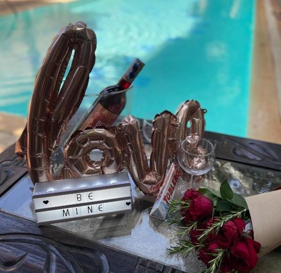اتاق استاندارد سه نفره, Kenya Comfort Suites