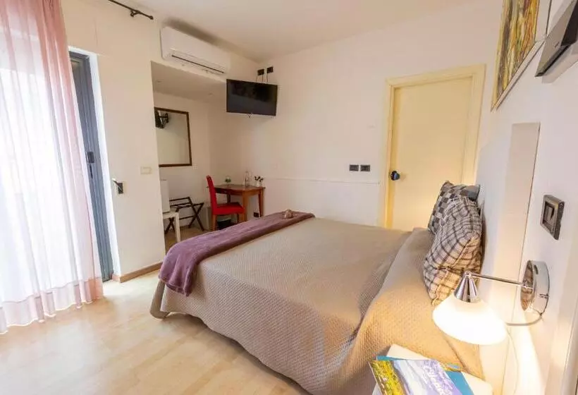 اتاق استاندارد با بالکن, Paistos Paestum
