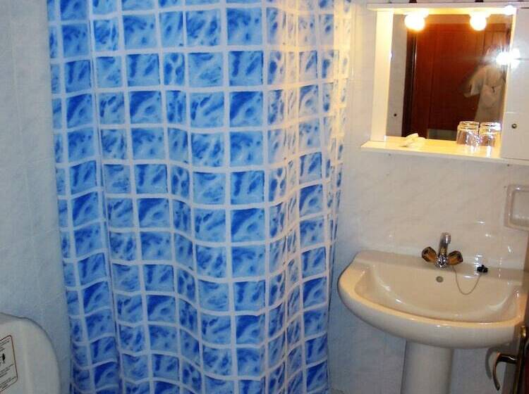 エコノミールーム, Paradise