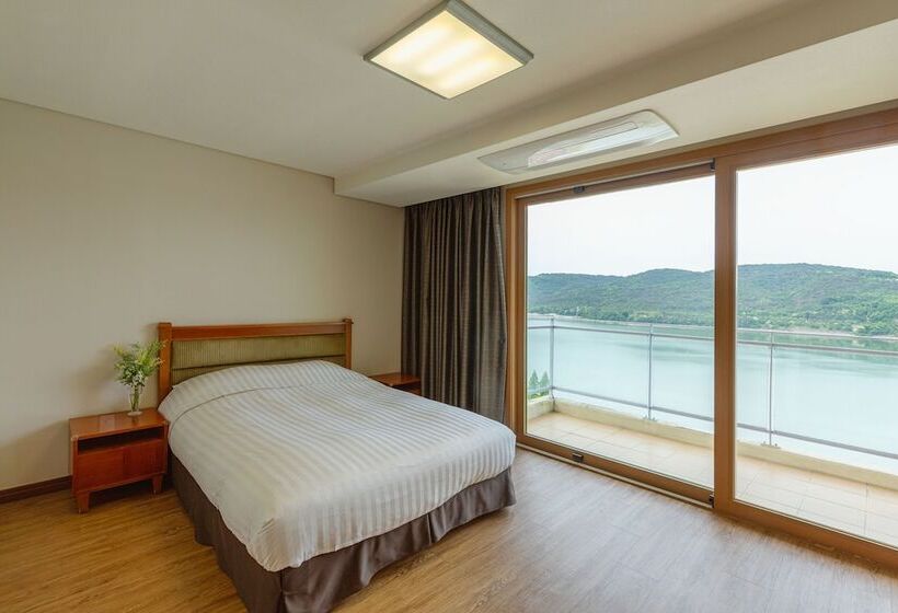 Suite with lake view, Sono Calm Gyeongju