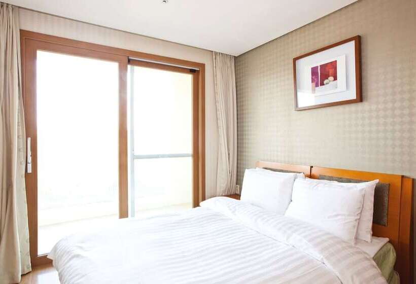 Suite with lake view, Sono Calm Gyeongju