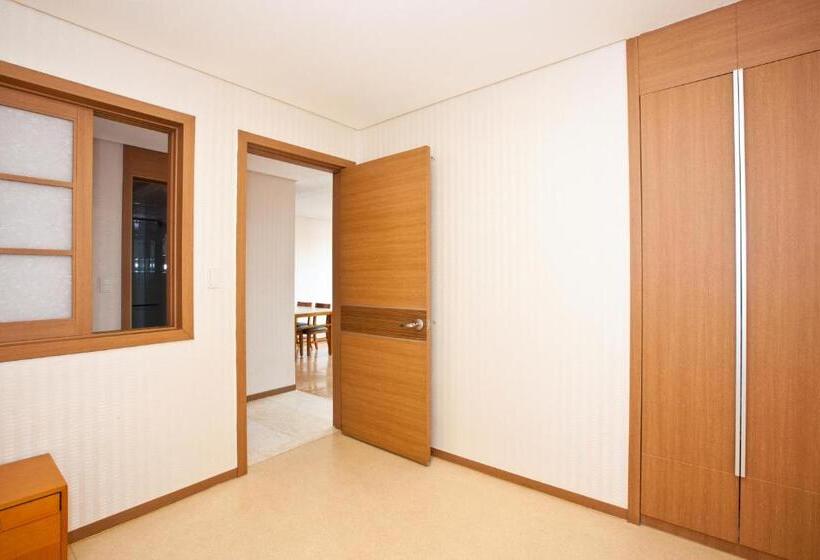 Suite with lake view, Sono Calm Gyeongju