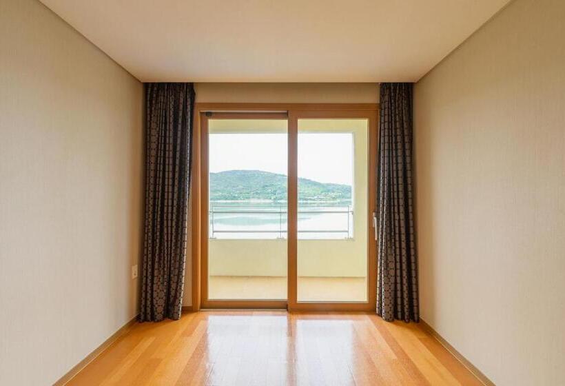 Suite with lake view, Sono Calm Gyeongju