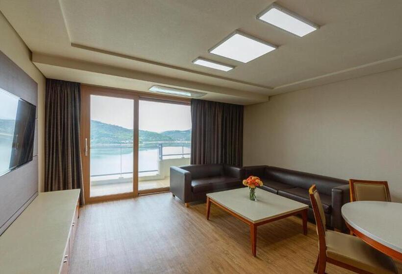 Suite with lake view, Sono Calm Gyeongju