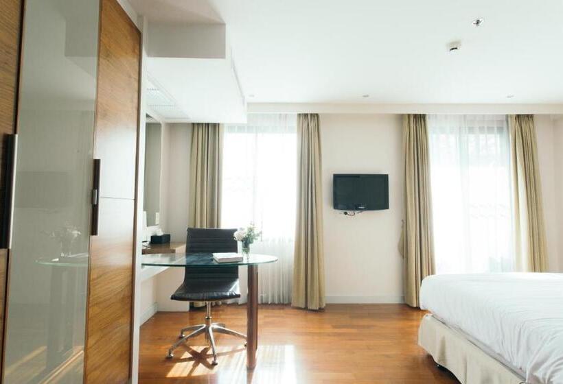 Juniorsviitti, Thomson Residence