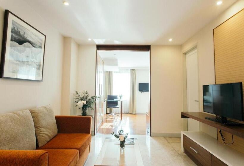 Juniorsviitti, Thomson Residence