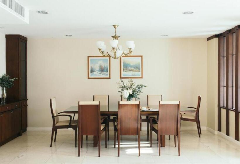 Sviitti 4 Makuuhuonetta, Thomson Residence