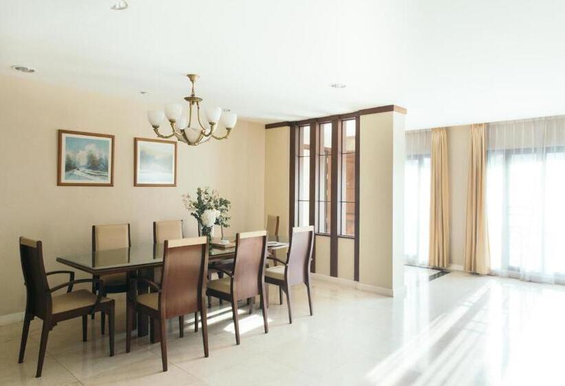 Sviitti 4 Makuuhuonetta, Thomson Residence