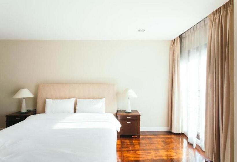 Sviitti 4 Makuuhuonetta, Thomson Residence