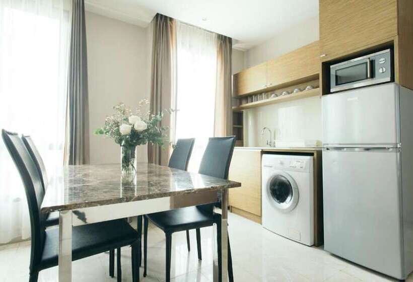 Juniorsviitti, Thomson Residence