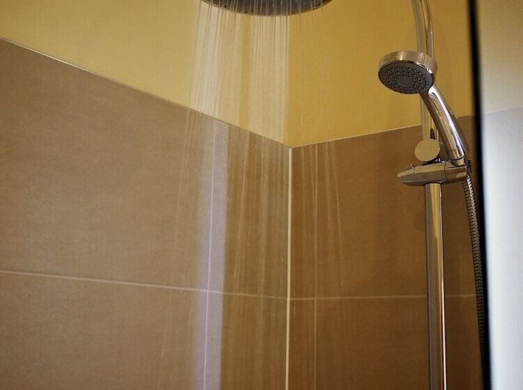 스탠다드 룸, 28 York Place