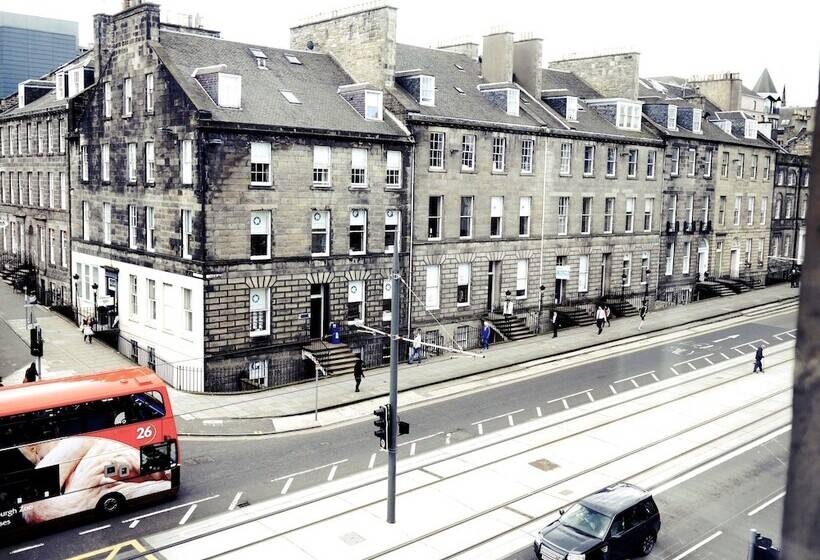 수피리어 룸, 28 York Place